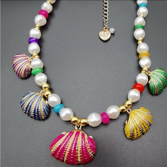 Betsey Johnson Shell Charm Pearl Statement Necklace Multi NEW - Picture 3 of 9